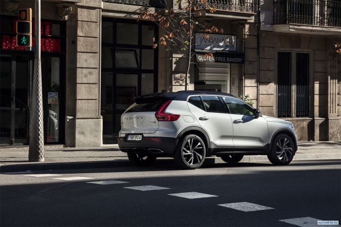 2018 Volvo XC40 T5 R-Design - фотография 18 из 40 2018 Volvo XC40 T5 R-Design - фотография 18 из 40