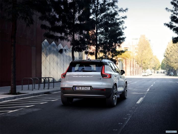 2018 Volvo XC40 T5 R-Design - фотография 21 из 40 2018 Volvo XC40 T5 R-Design - фотография 21 из 40