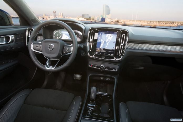 2018 Volvo XC40 T5 R-Design - фотография 29 из 40 2018 Volvo XC40 T5 R-Design - фотография 29 из 40