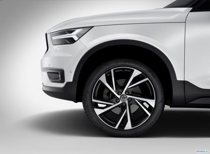 2018 Volvo XC40 T5 R-Design - фотография 36 из 40 2018 Volvo XC40 T5 R-Design - фотография 36 из 40
