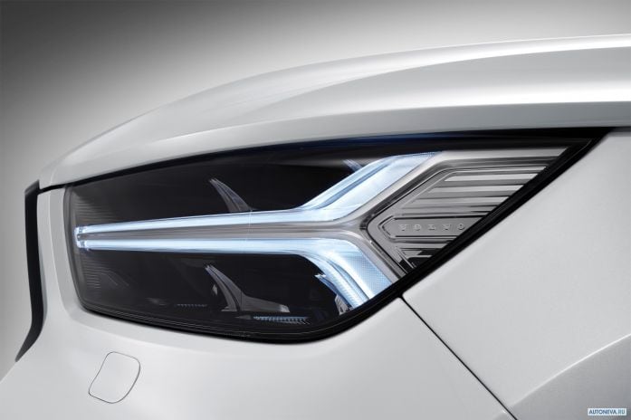 2018 Volvo XC40 T5 R-Design - фотография 38 из 40 2018 Volvo XC40 T5 R-Design - фотография 38 из 40