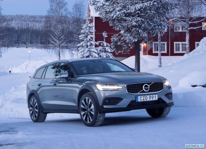2019 Volvo V60 Cross Country - фотография 2 из 107
