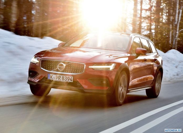 2019 Volvo V60 Cross Country - фотография 14 из 107