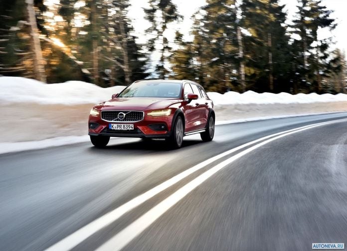 2019 Volvo V60 Cross Country - фотография 18 из 107
