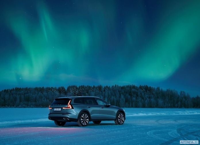 2019 Volvo V60 Cross Country - фотография 32 из 107