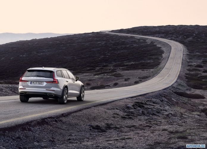 2019 Volvo V60 Cross Country - фотография 35 из 107