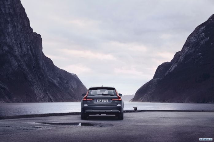 2020 Volvo V90 B6 Cross Country - фотография 7 из 9