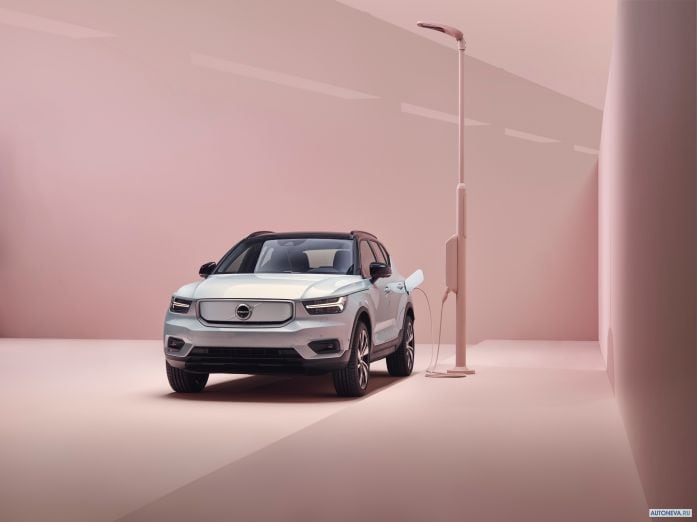 2020 Volvo XC40 Recharge P8 AWD - фотография 2 из 24