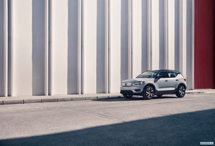 2020 Volvo XC40 Recharge P8 AWD - фотография 4 из 24