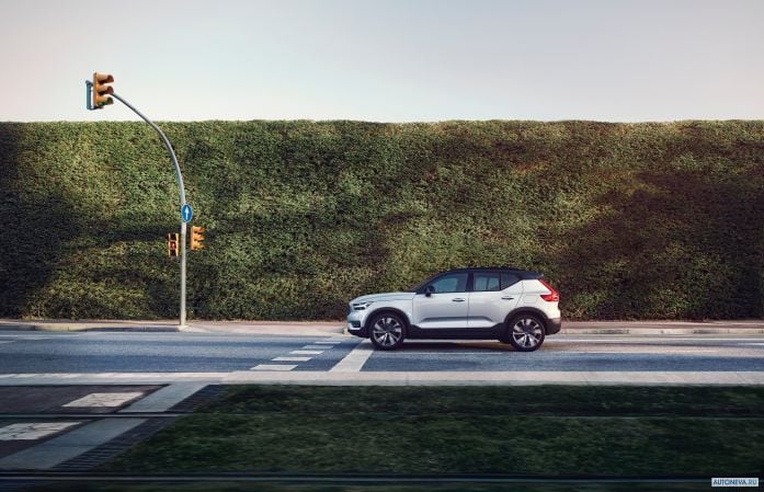 2020 Volvo XC40 Recharge P8 AWD - фотография 9 из 24