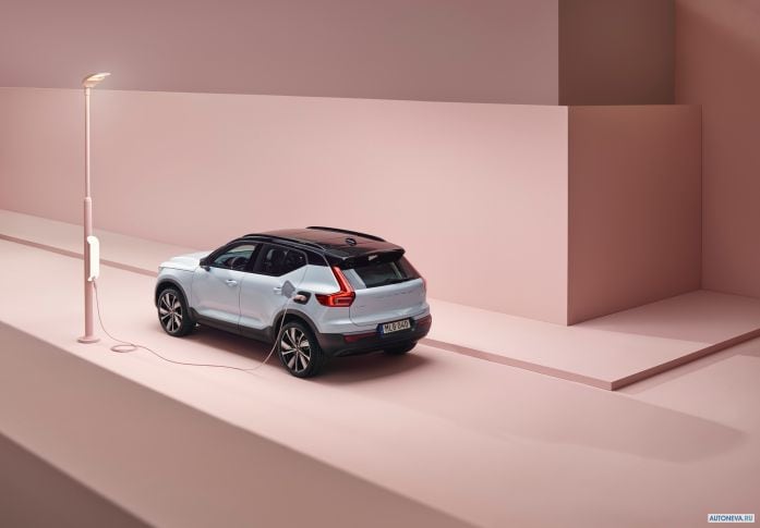 2020 Volvo XC40 Recharge P8 AWD - фотография 13 из 24