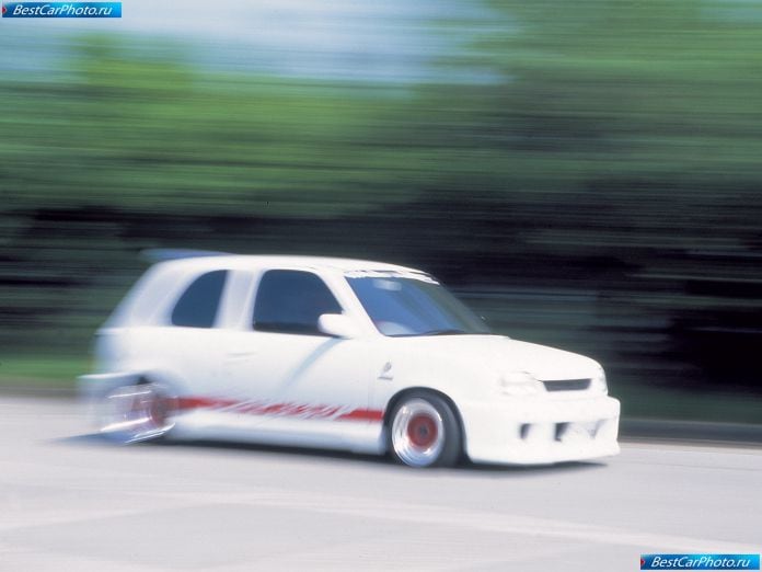 1999 Wald Nissan March - фотография 17 из 40