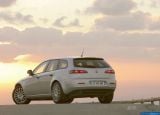 Ð¤Ð¾Ñ‚Ð¾Ð³Ñ€Ð°Ñ„Ð¸Ñ Ð°Ð²Ñ‚Ð¾Ð¼Ð¾Ð±Ð¸Ð»Ñ 2006 Alfa Romeo 159 Sportwagon â„–006 Ð“Ð°Ð»ÐµÑ€ÐµÑ Ñ„Ð¾Ñ‚Ð¾Ð³Ñ€Ð°Ñ„Ð¸Ð¹ и обоев рабочего Ñтола Ñ Ð¸Ð·Ð¾Ð±Ñ€Ð°Ð¶ÐµÐ½Ð¸ÐµÐ¼ ÑкÑтерьера, интерьера, конÑтрукции и дизайнерÑких риÑунков Ð°Ð²Ñ‚Ð¾Ð¼Ð¾Ð±Ð¸Ð»Ñ 2006 Alfa Romeo 159 Sportwagon.