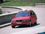 Ð¤Ð¾Ñ‚Ð¾Ð³Ñ€Ð°Ñ„Ð¸Ñ Ð°Ð²Ñ‚Ð¾Ð¼Ð¾Ð±Ð¸Ð»Ñ 2001 BMW 3-series Touring â„–007 Ð“Ð°Ð»ÐµÑ€ÐµÑ Ñ„Ð¾Ñ‚Ð¾Ð³Ñ€Ð°Ñ„Ð¸Ð¹ и обоев рабочего Ñтола Ñ Ð¸Ð·Ð¾Ð±Ñ€Ð°Ð¶ÐµÐ½Ð¸ÐµÐ¼ ÑкÑтерьера, интерьера, конÑтрукции и дизайнерÑких риÑунков Ð°Ð²Ñ‚Ð¾Ð¼Ð¾Ð±Ð¸Ð»Ñ 2001 BMW 3-series Touring.