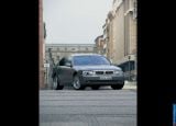 Ð“Ð°Ð»ÐµÑ€ÐµÑ Ñ„Ð¾Ñ‚Ð¾Ð³Ñ€Ð°Ñ„Ð¸Ð¹ Ð¸ Ð¾Ð±Ð¾ÐµÐ² Ñ€Ð°Ð±Ð¾Ñ‡ÐµÐ³Ð¾ ÑÑ‚Ð¾Ð»Ð° Ñ Ð¸Ð·Ð¾Ð±Ñ€Ð°Ð¶ÐµÐ½Ð¸ÐµÐ¼ ÑÐºÑÑ‚ÐµÑ€ÑŒÐµÑ€Ð°, Ð¸Ð½Ñ‚ÐµÑ€ÑŒÐµÑ€Ð°, ÐºÐ¾Ð½ÑÑ‚Ñ€ÑƒÐºÑ†Ð¸Ð¸ Ð¸ Ð´Ð¸Ð·Ð°Ð¹Ð½ÐµÑ€ÑÐºÐ¸Ñ… Ñ€Ð¸ÑÑƒÐ½ÐºÐ¾Ð² Ð°Ð²Ñ‚Ð¾Ð¼Ð¾Ð±Ð¸Ð»Ñ 2002 BMW 760i.
