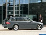 Ð¤Ð¾Ñ‚Ð¾Ð³Ñ€Ð°Ñ„Ð¸Ñ Ð°Ð²Ñ‚Ð¾Ð¼Ð¾Ð±Ð¸Ð»Ñ 2004 BMW 5-series Touring â„–002 Ð“Ð°Ð»ÐµÑ€ÐµÑ Ñ„Ð¾Ñ‚Ð¾Ð³Ñ€Ð°Ñ„Ð¸Ð¹ и обоев рабочего Ñтола Ñ Ð¸Ð·Ð¾Ð±Ñ€Ð°Ð¶ÐµÐ½Ð¸ÐµÐ¼ ÑкÑтерьера, интерьера, конÑтрукции и дизайнерÑких риÑунков Ð°Ð²Ñ‚Ð¾Ð¼Ð¾Ð±Ð¸Ð»Ñ 2004 BMW 5-series Touring.