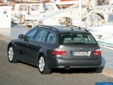 Ð¤Ð¾Ñ‚Ð¾Ð³Ñ€Ð°Ñ„Ð¸Ñ Ð°Ð²Ñ‚Ð¾Ð¼Ð¾Ð±Ð¸Ð»Ñ 2004 BMW 5-series Touring â„–003 Ð“Ð°Ð»ÐµÑ€ÐµÑ Ñ„Ð¾Ñ‚Ð¾Ð³Ñ€Ð°Ñ„Ð¸Ð¹ и обоев рабочего Ñтола Ñ Ð¸Ð·Ð¾Ð±Ñ€Ð°Ð¶ÐµÐ½Ð¸ÐµÐ¼ ÑкÑтерьера, интерьера, конÑтрукции и дизайнерÑких риÑунков Ð°Ð²Ñ‚Ð¾Ð¼Ð¾Ð±Ð¸Ð»Ñ 2004 BMW 5-series Touring.