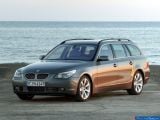 Ð¤Ð¾Ñ‚Ð¾Ð³Ñ€Ð°Ñ„Ð¸Ñ Ð°Ð²Ñ‚Ð¾Ð¼Ð¾Ð±Ð¸Ð»Ñ 2004 BMW 5-series Touring â„–007 Ð“Ð°Ð»ÐµÑ€ÐµÑ Ñ„Ð¾Ñ‚Ð¾Ð³Ñ€Ð°Ñ„Ð¸Ð¹ и обоев рабочего Ñтола Ñ Ð¸Ð·Ð¾Ð±Ñ€Ð°Ð¶ÐµÐ½Ð¸ÐµÐ¼ ÑкÑтерьера, интерьера, конÑтрукции и дизайнерÑких риÑунков Ð°Ð²Ñ‚Ð¾Ð¼Ð¾Ð±Ð¸Ð»Ñ 2004 BMW 5-series Touring.