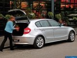 Ð¤Ð¾Ñ‚Ð¾Ð³Ñ€Ð°Ñ„Ð¸Ñ Ð°Ð²Ñ‚Ð¾Ð¼Ð¾Ð±Ð¸Ð»Ñ 2005 BMW 1-series â„–018 Ð“Ð°Ð»ÐµÑ€ÐµÑ Ñ„Ð¾Ñ‚Ð¾Ð³Ñ€Ð°Ñ„Ð¸Ð¹ и обоев рабочего Ñтола Ñ Ð¸Ð·Ð¾Ð±Ñ€Ð°Ð¶ÐµÐ½Ð¸ÐµÐ¼ ÑкÑтерьера, интерьера, конÑтрукции и дизайнерÑких риÑунков Ð°Ð²Ñ‚Ð¾Ð¼Ð¾Ð±Ð¸Ð»Ñ 2005 BMW 1-series.
