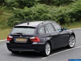 Ð¤Ð¾Ñ‚Ð¾Ð³Ñ€Ð°Ñ„Ð¸Ñ Ð°Ð²Ñ‚Ð¾Ð¼Ð¾Ð±Ð¸Ð»Ñ 2005 BMW 3-series Touring â„–012 Ð“Ð°Ð»ÐµÑ€ÐµÑ Ñ„Ð¾Ñ‚Ð¾Ð³Ñ€Ð°Ñ„Ð¸Ð¹ и обоев рабочего Ñтола Ñ Ð¸Ð·Ð¾Ð±Ñ€Ð°Ð¶ÐµÐ½Ð¸ÐµÐ¼ ÑкÑтерьера, интерьера, конÑтрукции и дизайнерÑких риÑунков Ð°Ð²Ñ‚Ð¾Ð¼Ð¾Ð±Ð¸Ð»Ñ 2005 BMW 3-series Touring.
