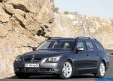 Ð¤Ð¾Ñ‚Ð¾Ð³Ñ€Ð°Ñ„Ð¸Ñ Ð°Ð²Ñ‚Ð¾Ð¼Ð¾Ð±Ð¸Ð»Ñ 2005 BMW 545i Touring â„–002 Ð“Ð°Ð»ÐµÑ€ÐµÑ Ñ„Ð¾Ñ‚Ð¾Ð³Ñ€Ð°Ñ„Ð¸Ð¹ и обоев рабочего Ñтола Ñ Ð¸Ð·Ð¾Ð±Ñ€Ð°Ð¶ÐµÐ½Ð¸ÐµÐ¼ ÑкÑтерьера, интерьера, конÑтрукции и дизайнерÑких риÑунков Ð°Ð²Ñ‚Ð¾Ð¼Ð¾Ð±Ð¸Ð»Ñ 2005 BMW 545i Touring.