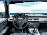 Ð¤Ð¾Ñ‚Ð¾Ð³Ñ€Ð°Ñ„Ð¸Ñ Ð°Ð²Ñ‚Ð¾Ð¼Ð¾Ð±Ð¸Ð»Ñ 2006 BMW 330i Sedan â„–026 Ð“Ð°Ð»ÐµÑ€ÐµÑ Ñ„Ð¾Ñ‚Ð¾Ð³Ñ€Ð°Ñ„Ð¸Ð¹ и обоев рабочего Ñтола Ñ Ð¸Ð·Ð¾Ð±Ñ€Ð°Ð¶ÐµÐ½Ð¸ÐµÐ¼ ÑкÑтерьера, интерьера, конÑтрукции и дизайнерÑких риÑунков Ð°Ð²Ñ‚Ð¾Ð¼Ð¾Ð±Ð¸Ð»Ñ 2006 BMW 330i Sedan.