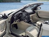 Ð¤Ð¾Ñ‚Ð¾Ð³Ñ€Ð°Ñ„Ð¸Ñ Ð°Ð²Ñ‚Ð¾Ð¼Ð¾Ð±Ð¸Ð»Ñ 2008 BMW 1-series Convertible â„–051 Ð“Ð°Ð»ÐµÑ€ÐµÑ Ñ„Ð¾Ñ‚Ð¾Ð³Ñ€Ð°Ñ„Ð¸Ð¹ и обоев рабочего Ñтола Ñ Ð¸Ð·Ð¾Ð±Ñ€Ð°Ð¶ÐµÐ½Ð¸ÐµÐ¼ ÑкÑтерьера, интерьера, конÑтрукции и дизайнерÑких риÑунков Ð°Ð²Ñ‚Ð¾Ð¼Ð¾Ð±Ð¸Ð»Ñ 2008 BMW 1-series Convertible.