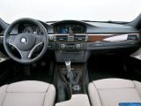 Ð¤Ð¾Ñ‚Ð¾Ð³Ñ€Ð°Ñ„Ð¸Ñ Ð°Ð²Ñ‚Ð¾Ð¼Ð¾Ð±Ð¸Ð»Ñ 2009 BMW 3-series Sedan â„–031 Ð“Ð°Ð»ÐµÑ€ÐµÑ Ñ„Ð¾Ñ‚Ð¾Ð³Ñ€Ð°Ñ„Ð¸Ð¹ и обоев рабочего Ñтола Ñ Ð¸Ð·Ð¾Ð±Ñ€Ð°Ð¶ÐµÐ½Ð¸ÐµÐ¼ ÑкÑтерьера, интерьера, конÑтрукции и дизайнерÑких риÑунков Ð°Ð²Ñ‚Ð¾Ð¼Ð¾Ð±Ð¸Ð»Ñ 2009 BMW 3-series Sedan.