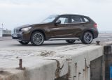 Ð¤Ð¾Ñ‚Ð¾Ð³Ñ€Ð°Ñ„Ð¸Ñ Ð°Ð²Ñ‚Ð¾Ð¼Ð¾Ð±Ð¸Ð»Ñ 2010 BMW X1 â„–052 Ð“Ð°Ð»ÐµÑ€ÐµÑ Ñ„Ð¾Ñ‚Ð¾Ð³Ñ€Ð°Ñ„Ð¸Ð¹ и обоев рабочего Ñтола Ñ Ð¸Ð·Ð¾Ð±Ñ€Ð°Ð¶ÐµÐ½Ð¸ÐµÐ¼ ÑкÑтерьера, интерьера, конÑтрукции и дизайнерÑких риÑунков Ð°Ð²Ñ‚Ð¾Ð¼Ð¾Ð±Ð¸Ð»Ñ 2010 BMW X1.