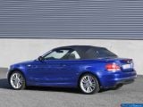 Ð¤Ð¾Ñ‚Ð¾Ð³Ñ€Ð°Ñ„Ð¸Ñ Ð°Ð²Ñ‚Ð¾Ð¼Ð¾Ð±Ð¸Ð»Ñ 2011 BMW 1-series Convertible â„–006 Ð“Ð°Ð»ÐµÑ€ÐµÑ Ñ„Ð¾Ñ‚Ð¾Ð³Ñ€Ð°Ñ„Ð¸Ð¹ и обоев рабочего Ñтола Ñ Ð¸Ð·Ð¾Ð±Ñ€Ð°Ð¶ÐµÐ½Ð¸ÐµÐ¼ ÑкÑтерьера, интерьера, конÑтрукции и дизайнерÑких риÑунков Ð°Ð²Ñ‚Ð¾Ð¼Ð¾Ð±Ð¸Ð»Ñ 2011 BMW 1-series Convertible.