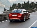 Ð¤Ð¾Ñ‚Ð¾Ð³Ñ€Ð°Ñ„Ð¸Ñ Ð°Ð²Ñ‚Ð¾Ð¼Ð¾Ð±Ð¸Ð»Ñ 2011 BMW 1-series Coupe â„–012 Ð“Ð°Ð»ÐµÑ€ÐµÑ Ñ„Ð¾Ñ‚Ð¾Ð³Ñ€Ð°Ñ„Ð¸Ð¹ и обоев рабочего Ñтола Ñ Ð¸Ð·Ð¾Ð±Ñ€Ð°Ð¶ÐµÐ½Ð¸ÐµÐ¼ ÑкÑтерьера, интерьера, конÑтрукции и дизайнерÑких риÑунков Ð°Ð²Ñ‚Ð¾Ð¼Ð¾Ð±Ð¸Ð»Ñ 2011 BMW 1-series Coupe.