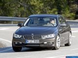 Ð¤Ð¾Ñ‚Ð¾Ð³Ñ€Ð°Ñ„Ð¸Ñ Ð°Ð²Ñ‚Ð¾Ð¼Ð¾Ð±Ð¸Ð»Ñ 2013 BMW 3-series Sedan â„–001 Ð“Ð°Ð»ÐµÑ€ÐµÑ Ñ„Ð¾Ñ‚Ð¾Ð³Ñ€Ð°Ñ„Ð¸Ð¹ и обоев рабочего Ñтола Ñ Ð¸Ð·Ð¾Ð±Ñ€Ð°Ð¶ÐµÐ½Ð¸ÐµÐ¼ ÑкÑтерьера, интерьера, конÑтрукции и дизайнерÑких риÑунков Ð°Ð²Ñ‚Ð¾Ð¼Ð¾Ð±Ð¸Ð»Ñ 2013 BMW 3-series Sedan.