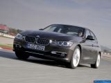 Ð¤Ð¾Ñ‚Ð¾Ð³Ñ€Ð°Ñ„Ð¸Ñ Ð°Ð²Ñ‚Ð¾Ð¼Ð¾Ð±Ð¸Ð»Ñ 2013 BMW 3-series Sedan â„–022 Ð“Ð°Ð»ÐµÑ€ÐµÑ Ñ„Ð¾Ñ‚Ð¾Ð³Ñ€Ð°Ñ„Ð¸Ð¹ и обоев рабочего Ñтола Ñ Ð¸Ð·Ð¾Ð±Ñ€Ð°Ð¶ÐµÐ½Ð¸ÐµÐ¼ ÑкÑтерьера, интерьера, конÑтрукции и дизайнерÑких риÑунков Ð°Ð²Ñ‚Ð¾Ð¼Ð¾Ð±Ð¸Ð»Ñ 2013 BMW 3-series Sedan.