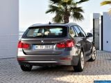 Ð¤Ð¾Ñ‚Ð¾Ð³Ñ€Ð°Ñ„Ð¸Ñ Ð°Ð²Ñ‚Ð¾Ð¼Ð¾Ð±Ð¸Ð»Ñ 2013 BMW 3-series Touring â„–003 Ð“Ð°Ð»ÐµÑ€ÐµÑ Ñ„Ð¾Ñ‚Ð¾Ð³Ñ€Ð°Ñ„Ð¸Ð¹ и обоев рабочего Ñтола Ñ Ð¸Ð·Ð¾Ð±Ñ€Ð°Ð¶ÐµÐ½Ð¸ÐµÐ¼ ÑкÑтерьера, интерьера, конÑтрукции и дизайнерÑких риÑунков Ð°Ð²Ñ‚Ð¾Ð¼Ð¾Ð±Ð¸Ð»Ñ 2013 BMW 3-series Touring.