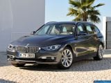 Ð¤Ð¾Ñ‚Ð¾Ð³Ñ€Ð°Ñ„Ð¸Ñ Ð°Ð²Ñ‚Ð¾Ð¼Ð¾Ð±Ð¸Ð»Ñ 2013 BMW 3-series Touring â„–007 Ð“Ð°Ð»ÐµÑ€ÐµÑ Ñ„Ð¾Ñ‚Ð¾Ð³Ñ€Ð°Ñ„Ð¸Ð¹ и обоев рабочего Ñтола Ñ Ð¸Ð·Ð¾Ð±Ñ€Ð°Ð¶ÐµÐ½Ð¸ÐµÐ¼ ÑкÑтерьера, интерьера, конÑтрукции и дизайнерÑких риÑунков Ð°Ð²Ñ‚Ð¾Ð¼Ð¾Ð±Ð¸Ð»Ñ 2013 BMW 3-series Touring.