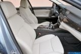 Ð¤Ð¾Ñ‚Ð¾Ð³Ñ€Ð°Ñ„Ð¸Ñ Ð°Ð²Ñ‚Ð¾Ð¼Ð¾Ð±Ð¸Ð»Ñ 2013 BMW 5-series Sedan ActiveHybrid â„–122 Ð“Ð°Ð»ÐµÑ€ÐµÑ Ñ„Ð¾Ñ‚Ð¾Ð³Ñ€Ð°Ñ„Ð¸Ð¹ и обоев рабочего Ñтола Ñ Ð¸Ð·Ð¾Ð±Ñ€Ð°Ð¶ÐµÐ½Ð¸ÐµÐ¼ ÑкÑтерьера, интерьера, конÑтрукции и дизайнерÑких риÑунков Ð°Ð²Ñ‚Ð¾Ð¼Ð¾Ð±Ð¸Ð»Ñ 2013 BMW 5-series Sedan ActiveHybrid.