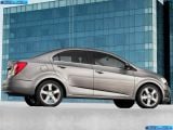 Ð¤Ð¾Ñ‚Ð¾Ð³Ñ€Ð°Ñ„Ð¸Ñ Ð°Ð²Ñ‚Ð¾Ð¼Ð¾Ð±Ð¸Ð»Ñ 2012 Chevrolet Aveo Sedan â„–023 Ð“Ð°Ð»ÐµÑ€ÐµÑ Ñ„Ð¾Ñ‚Ð¾Ð³Ñ€Ð°Ñ„Ð¸Ð¹ и обоев рабочего Ñтола Ñ Ð¸Ð·Ð¾Ð±Ñ€Ð°Ð¶ÐµÐ½Ð¸ÐµÐ¼ ÑкÑтерьера, интерьера, конÑтрукции и дизайнерÑких риÑунков Ð°Ð²Ñ‚Ð¾Ð¼Ð¾Ð±Ð¸Ð»Ñ 2012 Chevrolet Aveo Sedan.