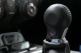Ð“Ð°Ð»ÐµÑ€ÐµÑ Ñ„Ð¾Ñ‚Ð¾Ð³Ñ€Ð°Ñ„Ð¸Ð¹ Ð¸ Ð¾Ð±Ð¾ÐµÐ² Ñ€Ð°Ð±Ð¾Ñ‡ÐµÐ³Ð¾ ÑÑ‚Ð¾Ð»Ð° Ñ Ð¸Ð·Ð¾Ð±Ñ€Ð°Ð¶ÐµÐ½Ð¸ÐµÐ¼ ÑÐºÑÑ‚ÐµÑ€ÑŒÐµÑ€Ð°, Ð¸Ð½Ñ‚ÐµÑ€ÑŒÐµÑ€Ð°, ÐºÐ¾Ð½ÑÑ‚Ñ€ÑƒÐºÑ†Ð¸Ð¸ Ð¸ Ð´Ð¸Ð·Ð°Ð¹Ð½ÐµÑ€ÑÐºÐ¸Ñ… Ñ€Ð¸ÑÑƒÐ½ÐºÐ¾Ð² Ð°Ð²Ñ‚Ð¾Ð¼Ð¾Ð±Ð¸Ð»Ñ 2012 Chevrolet Camaro EU Version.