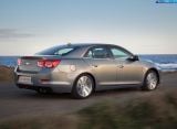 Ð¤Ð¾Ñ‚Ð¾Ð³Ñ€Ð°Ñ„Ð¸Ñ Ð°Ð²Ñ‚Ð¾Ð¼Ð¾Ð±Ð¸Ð»Ñ 2013 Chevrolet Malibu â„–003 Ð“Ð°Ð»ÐµÑ€ÐµÑ Ñ„Ð¾Ñ‚Ð¾Ð³Ñ€Ð°Ñ„Ð¸Ð¹ и обоев рабочего Ñтола Ñ Ð¸Ð·Ð¾Ð±Ñ€Ð°Ð¶ÐµÐ½Ð¸ÐµÐ¼ ÑкÑтерьера, интерьера, конÑтрукции и дизайнерÑких риÑунков Ð°Ð²Ñ‚Ð¾Ð¼Ð¾Ð±Ð¸Ð»Ñ 2013 Chevrolet Malibu.