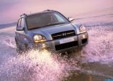 Ð“Ð°Ð»ÐµÑ€ÐµÑ Ñ„Ð¾Ñ‚Ð¾Ð³Ñ€Ð°Ñ„Ð¸Ð¹ Ð¸ Ð¾Ð±Ð¾ÐµÐ² Ñ€Ð°Ð±Ð¾Ñ‡ÐµÐ³Ð¾ ÑÑ‚Ð¾Ð»Ð° Ñ Ð¸Ð·Ð¾Ð±Ñ€Ð°Ð¶ÐµÐ½Ð¸ÐµÐ¼ ÑÐºÑÑ‚ÐµÑ€ÑŒÐµÑ€Ð°, Ð¸Ð½Ñ‚ÐµÑ€ÑŒÐµÑ€Ð°, ÐºÐ¾Ð½ÑÑ‚Ñ€ÑƒÐºÑ†Ð¸Ð¸ Ð¸ Ð´Ð¸Ð·Ð°Ð¹Ð½ÐµÑ€ÑÐºÐ¸Ñ… Ñ€Ð¸ÑÑƒÐ½ÐºÐ¾Ð² Ð°Ð²Ñ‚Ð¾Ð¼Ð¾Ð±Ð¸Ð»Ñ 2005 Hyundai Tucson.