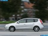 Ð“Ð°Ð»ÐµÑ€ÐµÑ Ñ„Ð¾Ñ‚Ð¾Ð³Ñ€Ð°Ñ„Ð¸Ð¹ Ð¸ Ð¾Ð±Ð¾ÐµÐ² Ñ€Ð°Ð±Ð¾Ñ‡ÐµÐ³Ð¾ ÑÑ‚Ð¾Ð»Ð° Ñ Ð¸Ð·Ð¾Ð±Ñ€Ð°Ð¶ÐµÐ½Ð¸ÐµÐ¼ ÑÐºÑÑ‚ÐµÑ€ÑŒÐµÑ€Ð°, Ð¸Ð½Ñ‚ÐµÑ€ÑŒÐµÑ€Ð°, ÐºÐ¾Ð½ÑÑ‚Ñ€ÑƒÐºÑ†Ð¸Ð¸ Ð¸ Ð´Ð¸Ð·Ð°Ð¹Ð½ÐµÑ€ÑÐºÐ¸Ñ… Ñ€Ð¸ÑÑƒÐ½ÐºÐ¾Ð² Ð°Ð²Ñ‚Ð¾Ð¼Ð¾Ð±Ð¸Ð»Ñ 2008 Hyundai I30 Estate.