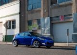 Ð¤Ð¾Ñ‚Ð¾Ð³Ñ€Ð°Ñ„Ð¸Ñ Ð°Ð²Ñ‚Ð¾Ð¼Ð¾Ð±Ð¸Ð»Ñ 2012 Hyundai Veloster â„–052 Ð“Ð°Ð»ÐµÑ€ÐµÑ Ñ„Ð¾Ñ‚Ð¾Ð³Ñ€Ð°Ñ„Ð¸Ð¹ и обоев рабочего Ñтола Ñ Ð¸Ð·Ð¾Ð±Ñ€Ð°Ð¶ÐµÐ½Ð¸ÐµÐ¼ ÑкÑтерьера, интерьера, конÑтрукции и дизайнерÑких риÑунков Ð°Ð²Ñ‚Ð¾Ð¼Ð¾Ð±Ð¸Ð»Ñ 2012 Hyundai Veloster.