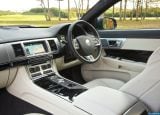 Ð“Ð°Ð»ÐµÑ€ÐµÑ Ñ„Ð¾Ñ‚Ð¾Ð³Ñ€Ð°Ñ„Ð¸Ð¹ Ð¸ Ð¾Ð±Ð¾ÐµÐ² Ñ€Ð°Ð±Ð¾Ñ‡ÐµÐ³Ð¾ ÑÑ‚Ð¾Ð»Ð° Ñ Ð¸Ð·Ð¾Ð±Ñ€Ð°Ð¶ÐµÐ½Ð¸ÐµÐ¼ ÑÐºÑÑ‚ÐµÑ€ÑŒÐµÑ€Ð°, Ð¸Ð½Ñ‚ÐµÑ€ÑŒÐµÑ€Ð°, ÐºÐ¾Ð½ÑÑ‚Ñ€ÑƒÐºÑ†Ð¸Ð¸ Ð¸ Ð´Ð¸Ð·Ð°Ð¹Ð½ÐµÑ€ÑÐºÐ¸Ñ… Ñ€Ð¸ÑÑƒÐ½ÐºÐ¾Ð² Ð°Ð²Ñ‚Ð¾Ð¼Ð¾Ð±Ð¸Ð»Ñ 2013 Jaguar XF Sportbrake.