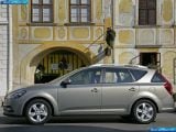 Ð“Ð°Ð»ÐµÑ€ÐµÑ Ñ„Ð¾Ñ‚Ð¾Ð³Ñ€Ð°Ñ„Ð¸Ð¹ Ð¸ Ð¾Ð±Ð¾ÐµÐ² Ñ€Ð°Ð±Ð¾Ñ‡ÐµÐ³Ð¾ ÑÑ‚Ð¾Ð»Ð° Ñ Ð¸Ð·Ð¾Ð±Ñ€Ð°Ð¶ÐµÐ½Ð¸ÐµÐ¼ ÑÐºÑÑ‚ÐµÑ€ÑŒÐµÑ€Ð°, Ð¸Ð½Ñ‚ÐµÑ€ÑŒÐµÑ€Ð°, ÐºÐ¾Ð½ÑÑ‚Ñ€ÑƒÐºÑ†Ð¸Ð¸ Ð¸ Ð´Ð¸Ð·Ð°Ð¹Ð½ÐµÑ€ÑÐºÐ¸Ñ… Ñ€Ð¸ÑÑƒÐ½ÐºÐ¾Ð² Ð°Ð²Ñ‚Ð¾Ð¼Ð¾Ð±Ð¸Ð»Ñ 2010 Kia Ceed Sw.