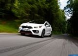 Ð“Ð°Ð»ÐµÑ€ÐµÑ Ñ„Ð¾Ñ‚Ð¾Ð³Ñ€Ð°Ñ„Ð¸Ð¹ Ð¸ Ð¾Ð±Ð¾ÐµÐ² Ñ€Ð°Ð±Ð¾Ñ‡ÐµÐ³Ð¾ ÑÑ‚Ð¾Ð»Ð° Ñ Ð¸Ð·Ð¾Ð±Ñ€Ð°Ð¶ÐµÐ½Ð¸ÐµÐ¼ ÑÐºÑÑ‚ÐµÑ€ÑŒÐµÑ€Ð°, Ð¸Ð½Ñ‚ÐµÑ€ÑŒÐµÑ€Ð°, ÐºÐ¾Ð½ÑÑ‚Ñ€ÑƒÐºÑ†Ð¸Ð¸ Ð¸ Ð´Ð¸Ð·Ð°Ð¹Ð½ÐµÑ€ÑÐºÐ¸Ñ… Ñ€Ð¸ÑÑƒÐ½ÐºÐ¾Ð² Ð°Ð²Ñ‚Ð¾Ð¼Ð¾Ð±Ð¸Ð»Ñ 2014 Kia Ceed GT.