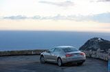 Ð“Ð°Ð»ÐµÑ€ÐµÑ Ñ„Ð¾Ñ‚Ð¾Ð³Ñ€Ð°Ñ„Ð¸Ð¹ Ð¸ Ð¾Ð±Ð¾ÐµÐ² Ñ€Ð°Ð±Ð¾Ñ‡ÐµÐ³Ð¾ ÑÑ‚Ð¾Ð»Ð° Ñ Ð¸Ð·Ð¾Ð±Ñ€Ð°Ð¶ÐµÐ½Ð¸ÐµÐ¼ ÑÐºÑÑ‚ÐµÑ€ÑŒÐµÑ€Ð°, Ð¸Ð½Ñ‚ÐµÑ€ÑŒÐµÑ€Ð°, ÐºÐ¾Ð½ÑÑ‚Ñ€ÑƒÐºÑ†Ð¸Ð¸ Ð¸ Ð´Ð¸Ð·Ð°Ð¹Ð½ÐµÑ€ÑÐºÐ¸Ñ… Ñ€Ð¸ÑÑƒÐ½ÐºÐ¾Ð² Ð°Ð²Ñ‚Ð¾Ð¼Ð¾Ð±Ð¸Ð»Ñ 2013 Maserati Quattroporte.