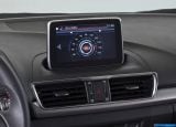 Ð“Ð°Ð»ÐµÑ€ÐµÑ Ñ„Ð¾Ñ‚Ð¾Ð³Ñ€Ð°Ñ„Ð¸Ð¹ Ð¸ Ð¾Ð±Ð¾ÐµÐ² Ñ€Ð°Ð±Ð¾Ñ‡ÐµÐ³Ð¾ ÑÑ‚Ð¾Ð»Ð° Ñ Ð¸Ð·Ð¾Ð±Ñ€Ð°Ð¶ÐµÐ½Ð¸ÐµÐ¼ ÑÐºÑÑ‚ÐµÑ€ÑŒÐµÑ€Ð°, Ð¸Ð½Ñ‚ÐµÑ€ÑŒÐµÑ€Ð°, ÐºÐ¾Ð½ÑÑ‚Ñ€ÑƒÐºÑ†Ð¸Ð¸ Ð¸ Ð´Ð¸Ð·Ð°Ð¹Ð½ÐµÑ€ÑÐºÐ¸Ñ… Ñ€Ð¸ÑÑƒÐ½ÐºÐ¾Ð² Ð°Ð²Ñ‚Ð¾Ð¼Ð¾Ð±Ð¸Ð»Ñ 2014 Mazda 3.