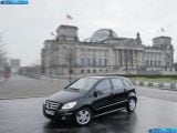 Ð“Ð°Ð»ÐµÑ€ÐµÑ Ñ„Ð¾Ñ‚Ð¾Ð³Ñ€Ð°Ñ„Ð¸Ð¹ Ð¸ Ð¾Ð±Ð¾ÐµÐ² Ñ€Ð°Ð±Ð¾Ñ‡ÐµÐ³Ð¾ ÑÑ‚Ð¾Ð»Ð° Ñ Ð¸Ð·Ð¾Ð±Ñ€Ð°Ð¶ÐµÐ½Ð¸ÐµÐ¼ ÑÐºÑÑ‚ÐµÑ€ÑŒÐµÑ€Ð°, Ð¸Ð½Ñ‚ÐµÑ€ÑŒÐµÑ€Ð°, ÐºÐ¾Ð½ÑÑ‚Ñ€ÑƒÐºÑ†Ð¸Ð¸ Ð¸ Ð´Ð¸Ð·Ð°Ð¹Ð½ÐµÑ€ÑÐºÐ¸Ñ… Ñ€Ð¸ÑÑƒÐ½ÐºÐ¾Ð² Ð°Ð²Ñ‚Ð¾Ð¼Ð¾Ð±Ð¸Ð»Ñ 2009 Mercedes-Benz B-class.