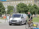 Ð“Ð°Ð»ÐµÑ€ÐµÑ Ñ„Ð¾Ñ‚Ð¾Ð³Ñ€Ð°Ñ„Ð¸Ð¹ Ð¸ Ð¾Ð±Ð¾ÐµÐ² Ñ€Ð°Ð±Ð¾Ñ‡ÐµÐ³Ð¾ ÑÑ‚Ð¾Ð»Ð° Ñ Ð¸Ð·Ð¾Ð±Ñ€Ð°Ð¶ÐµÐ½Ð¸ÐµÐ¼ ÑÐºÑÑ‚ÐµÑ€ÑŒÐµÑ€Ð°, Ð¸Ð½Ñ‚ÐµÑ€ÑŒÐµÑ€Ð°, ÐºÐ¾Ð½ÑÑ‚Ñ€ÑƒÐºÑ†Ð¸Ð¸ Ð¸ Ð´Ð¸Ð·Ð°Ð¹Ð½ÐµÑ€ÑÐºÐ¸Ñ… Ñ€Ð¸ÑÑƒÐ½ÐºÐ¾Ð² Ð°Ð²Ñ‚Ð¾Ð¼Ð¾Ð±Ð¸Ð»Ñ 2011 Mercedes-Benz Vito E-cell.