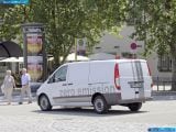 Ð“Ð°Ð»ÐµÑ€ÐµÑ Ñ„Ð¾Ñ‚Ð¾Ð³Ñ€Ð°Ñ„Ð¸Ð¹ Ð¸ Ð¾Ð±Ð¾ÐµÐ² Ñ€Ð°Ð±Ð¾Ñ‡ÐµÐ³Ð¾ ÑÑ‚Ð¾Ð»Ð° Ñ Ð¸Ð·Ð¾Ð±Ñ€Ð°Ð¶ÐµÐ½Ð¸ÐµÐ¼ ÑÐºÑÑ‚ÐµÑ€ÑŒÐµÑ€Ð°, Ð¸Ð½Ñ‚ÐµÑ€ÑŒÐµÑ€Ð°, ÐºÐ¾Ð½ÑÑ‚Ñ€ÑƒÐºÑ†Ð¸Ð¸ Ð¸ Ð´Ð¸Ð·Ð°Ð¹Ð½ÐµÑ€ÑÐºÐ¸Ñ… Ñ€Ð¸ÑÑƒÐ½ÐºÐ¾Ð² Ð°Ð²Ñ‚Ð¾Ð¼Ð¾Ð±Ð¸Ð»Ñ 2011 Mercedes-Benz Vito E-cell.